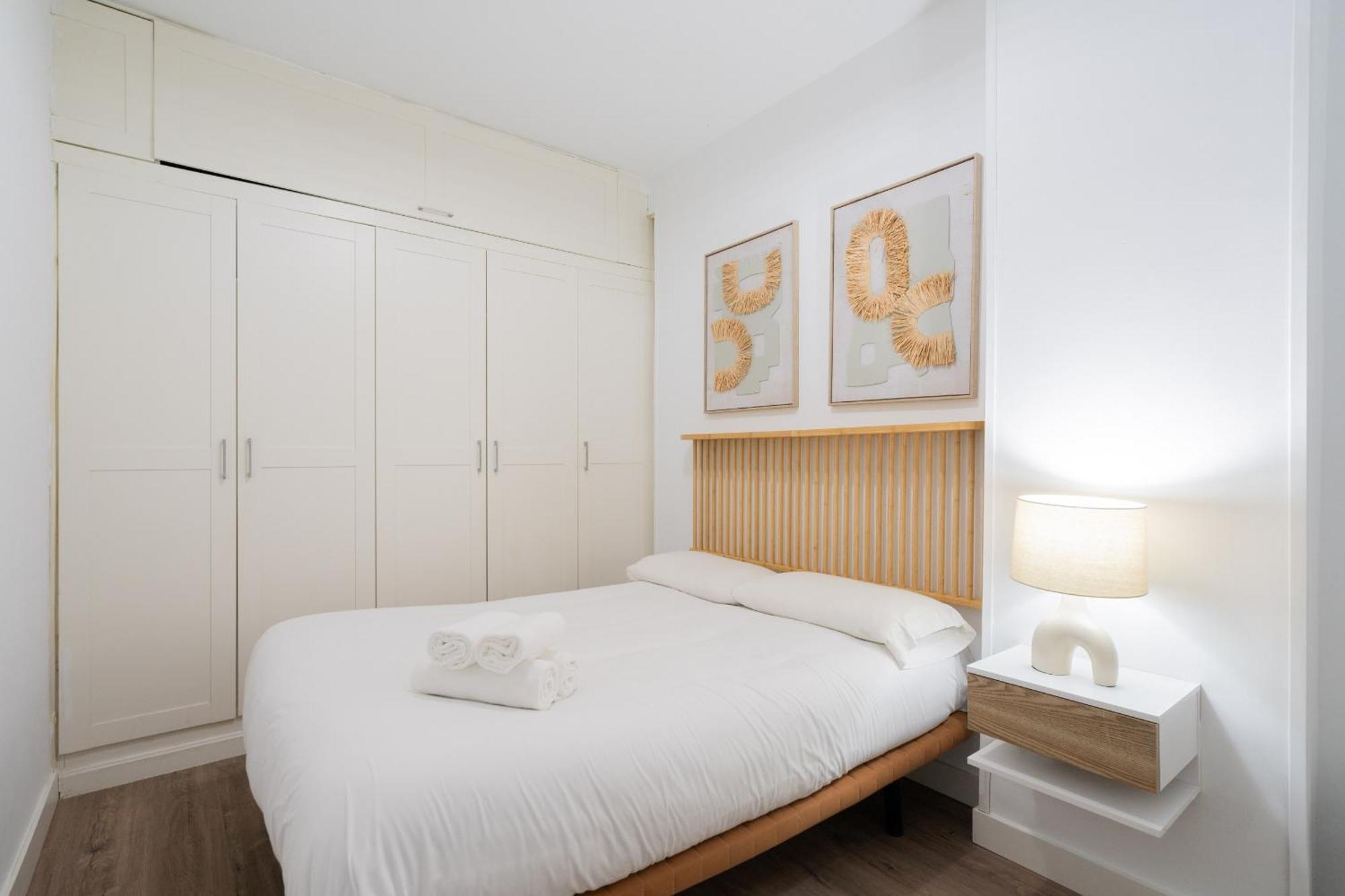 Apartamento En Chueca Para 4 Personas Alquiler Temporal Madrid Bagian luar foto