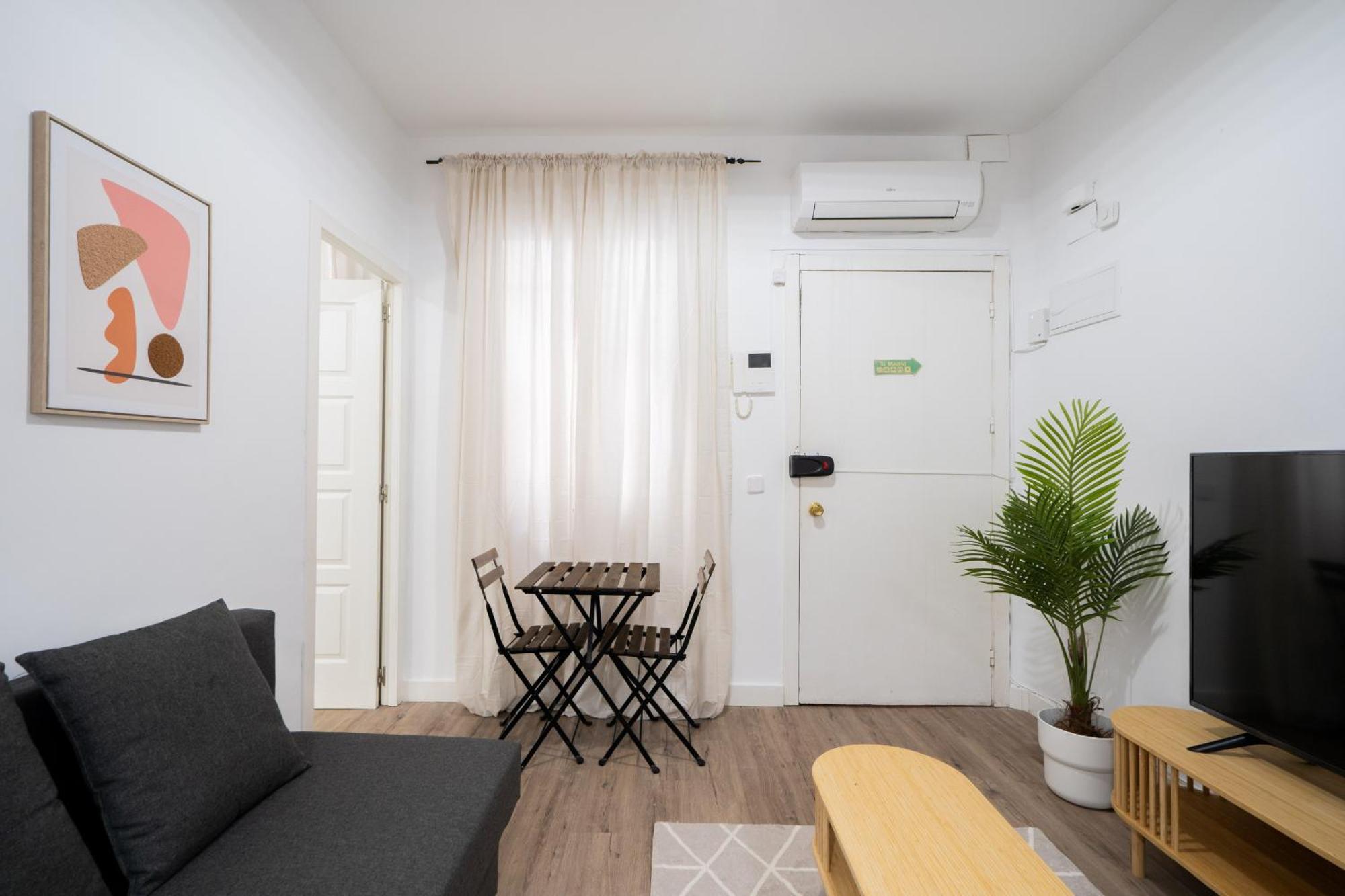 Apartamento En Chueca Para 4 Personas Alquiler Temporal Madrid Bagian luar foto