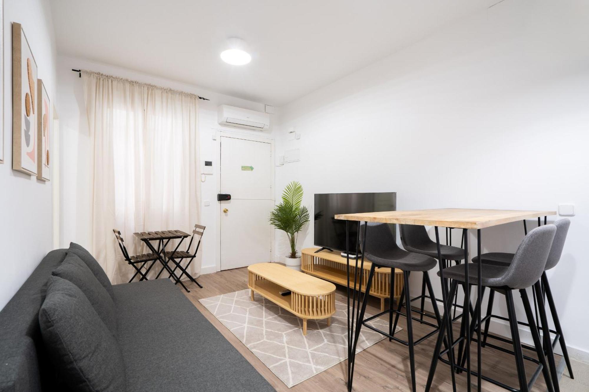 Apartamento En Chueca Para 4 Personas Alquiler Temporal Madrid Bagian luar foto
