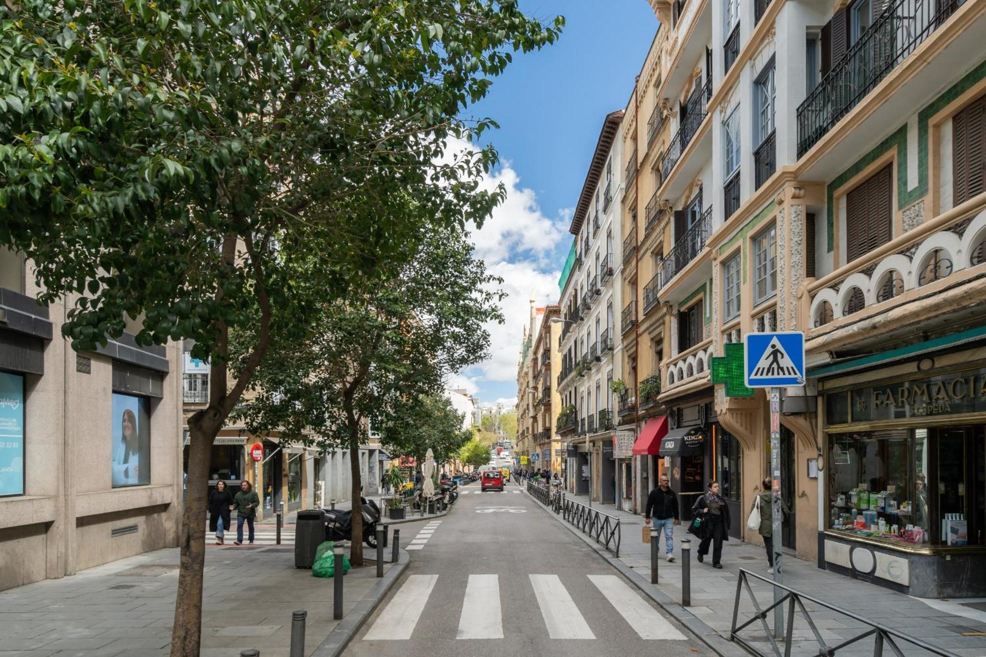 Apartamento En Chueca Para 4 Personas Alquiler Temporal Madrid Bagian luar foto